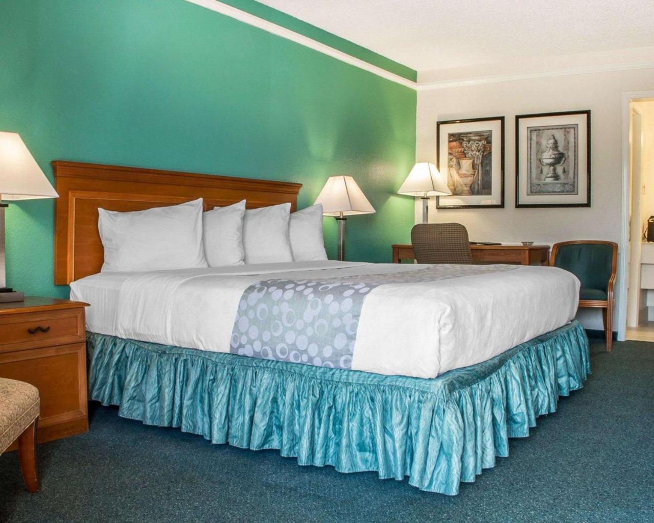 Quality Inn 3*