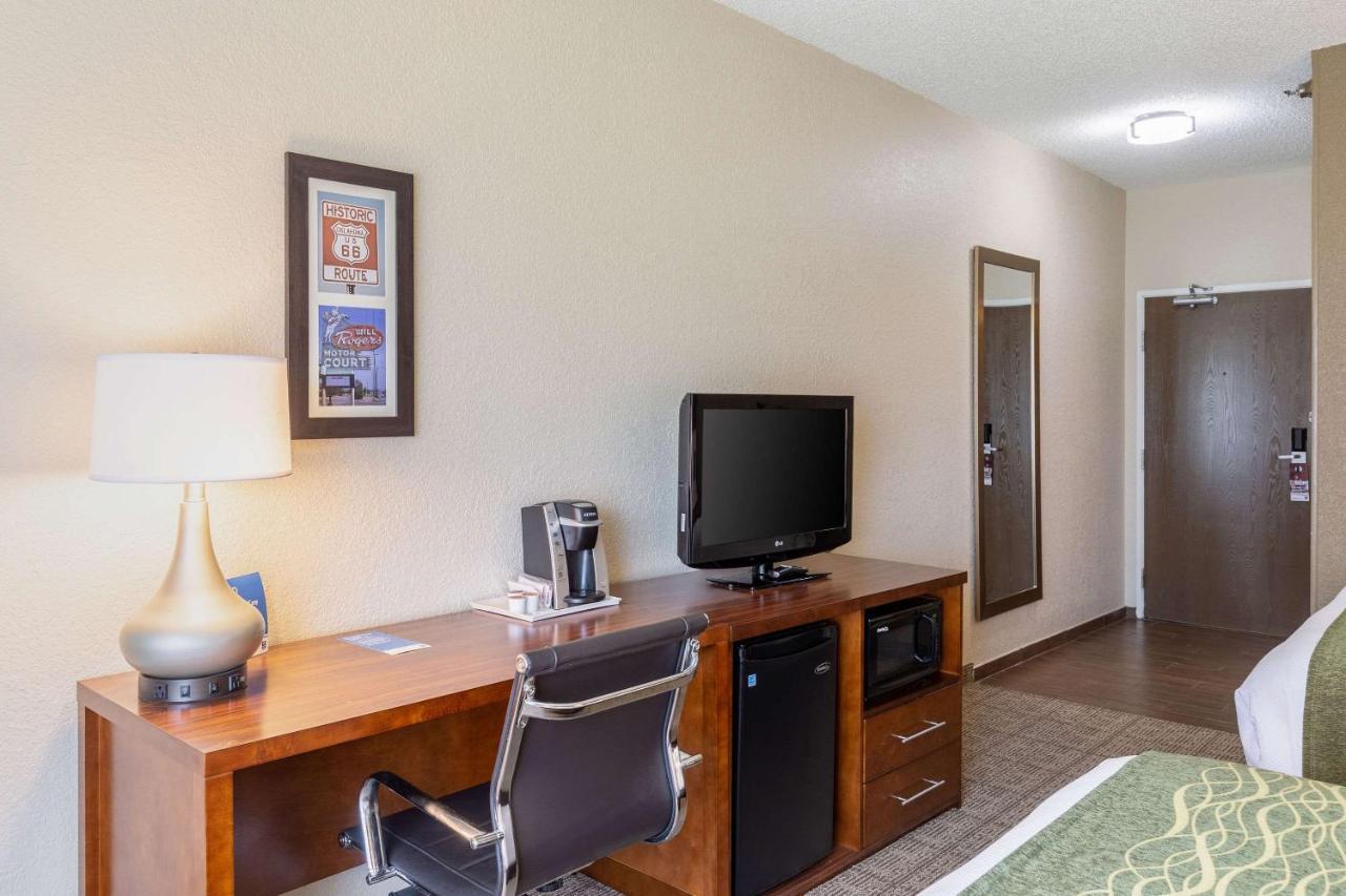 Comfort South - Woodland Hills