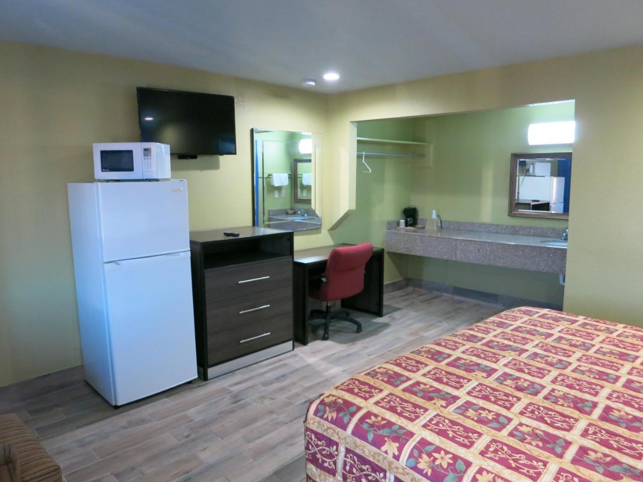 Gateway Motel *