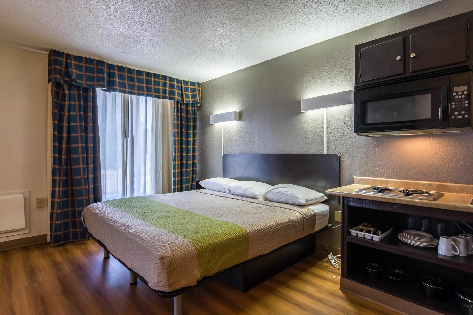 Hotel 6 Fairgrounds 2*