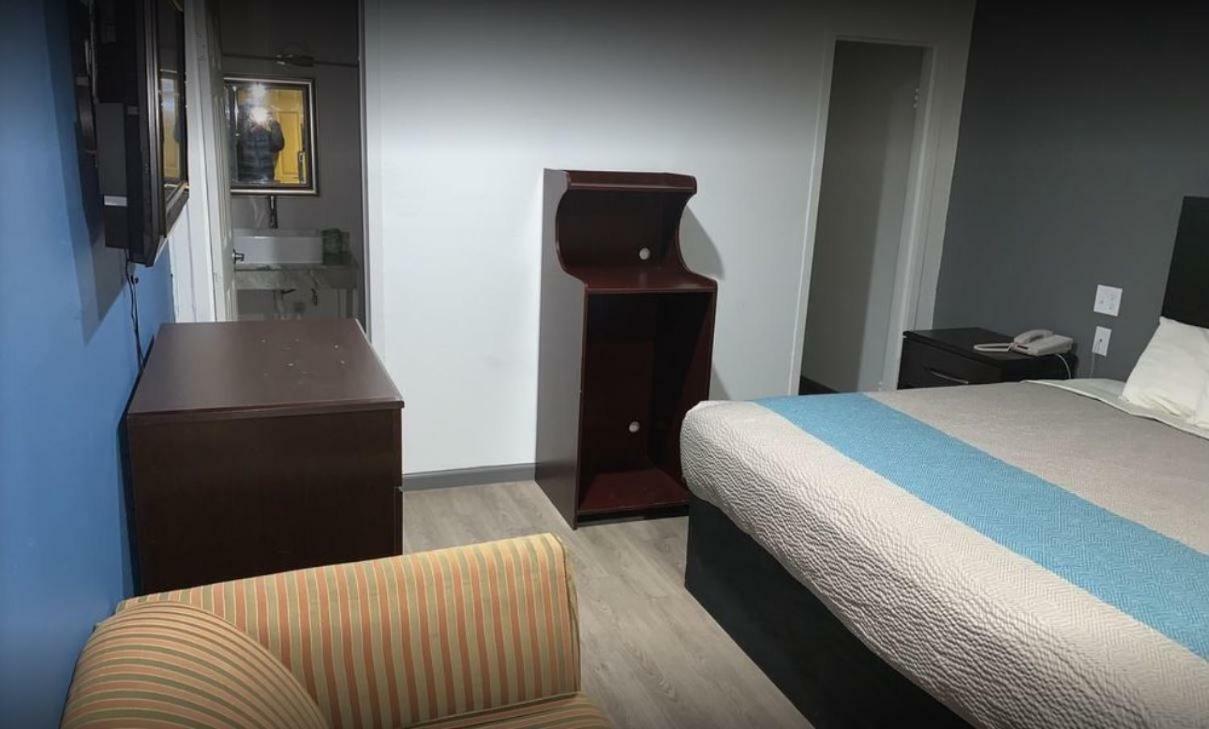Hotel Winstons Air Conditioned