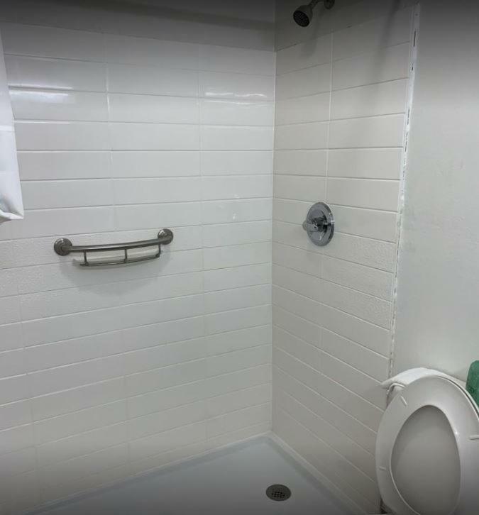 Winstons Air Conditioned Hotel 3*