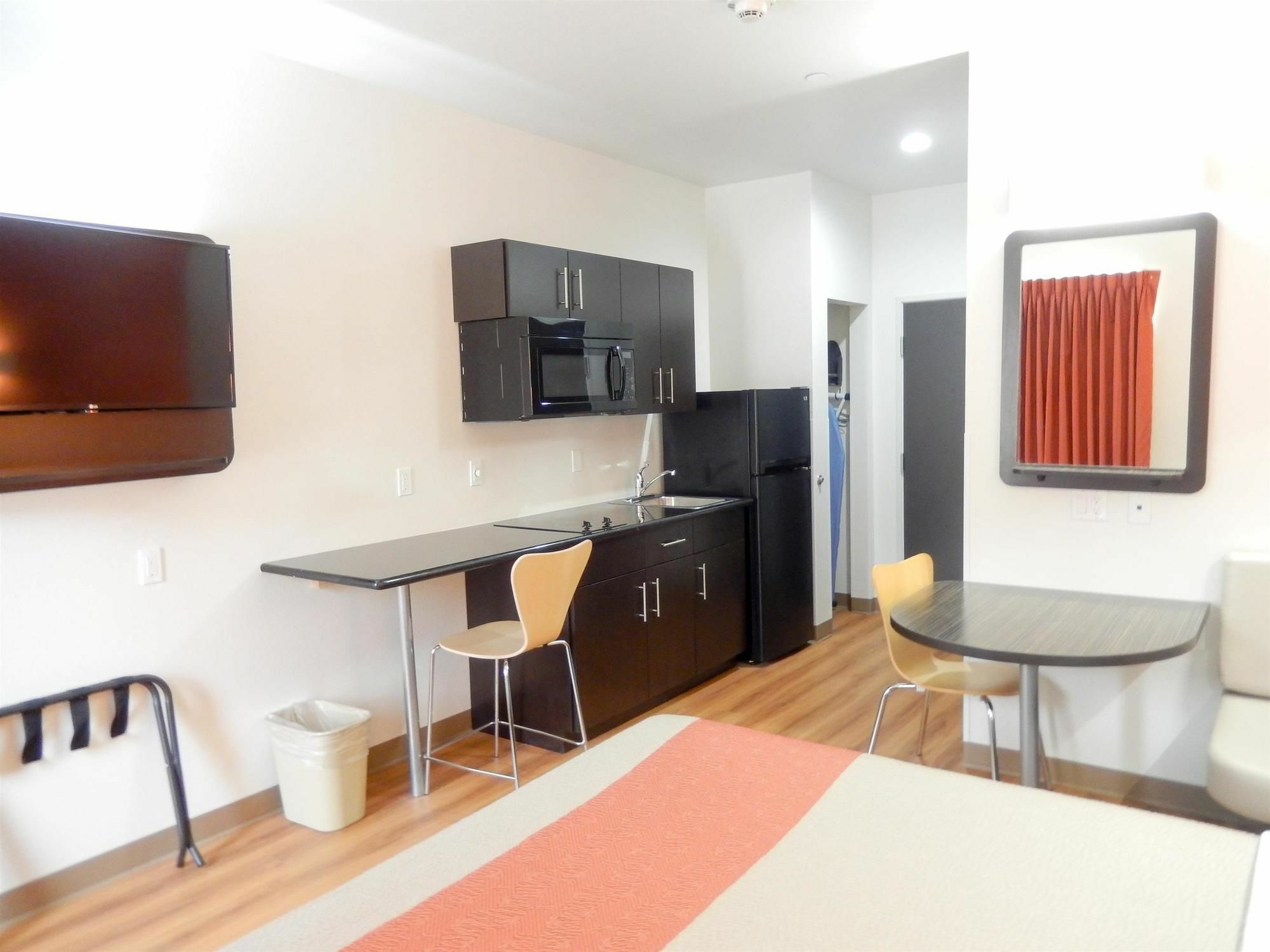 6 Tulsa, Ok Hotel 2*