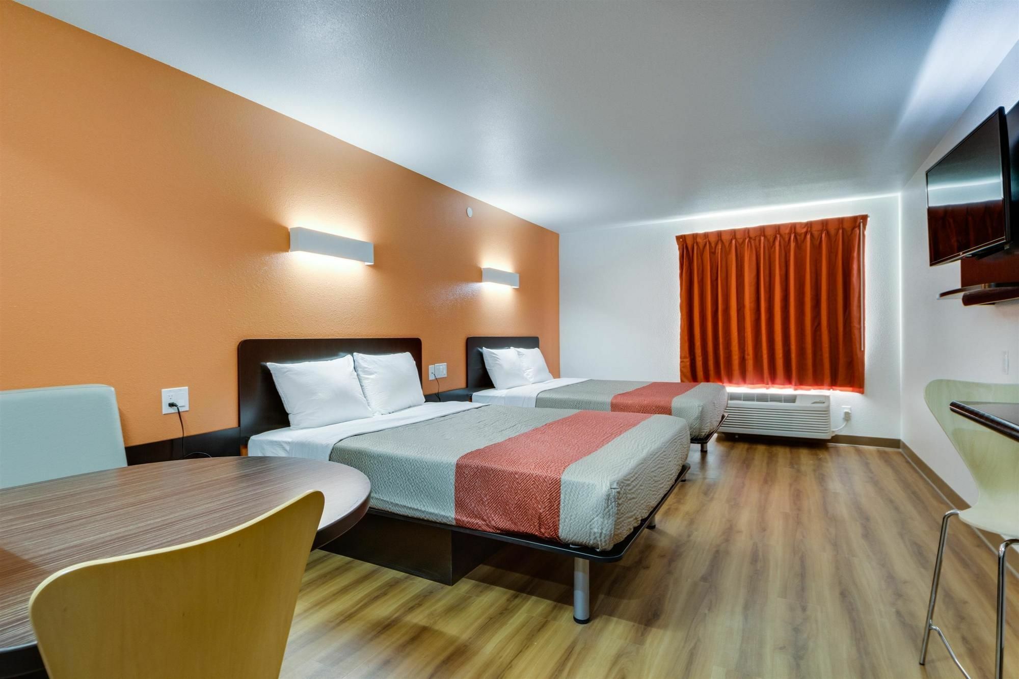 Hotel 6 Tulsa, Ok 2*