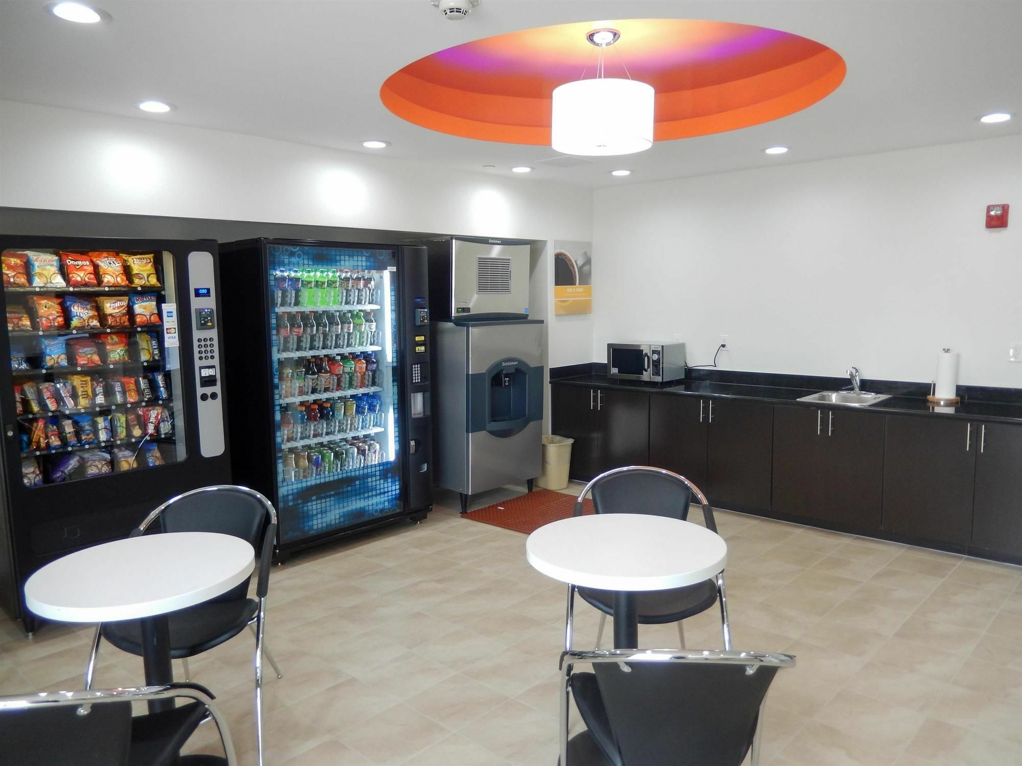 6 Tulsa, Ok Hotel 2*