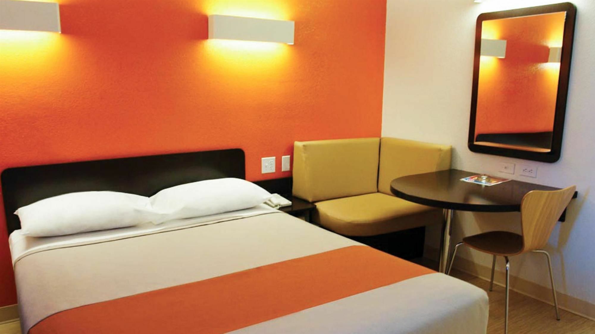 6 Tulsa, Ok Hotel 2*