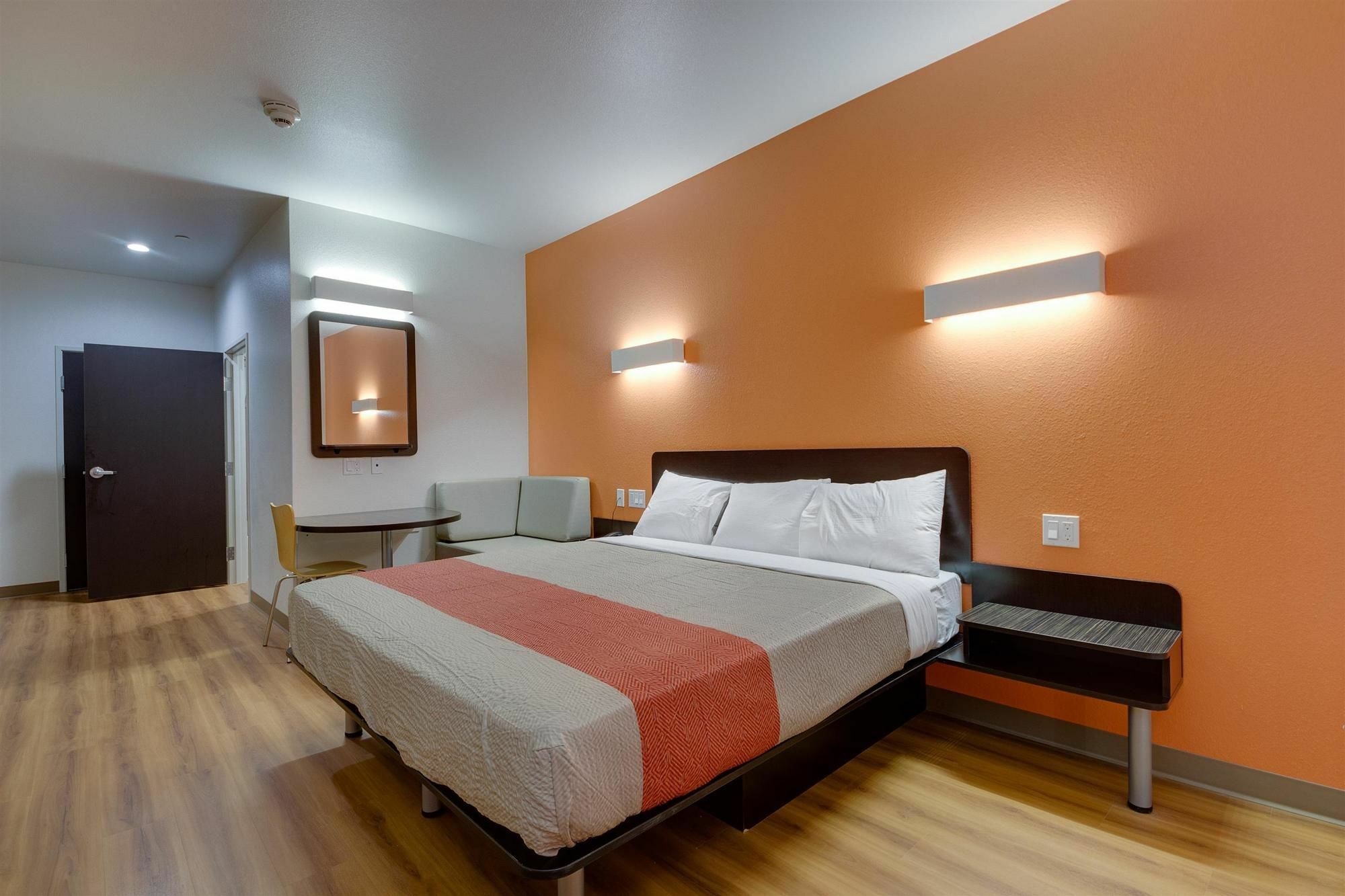 6 Tulsa, Ok 2* Tulsa
