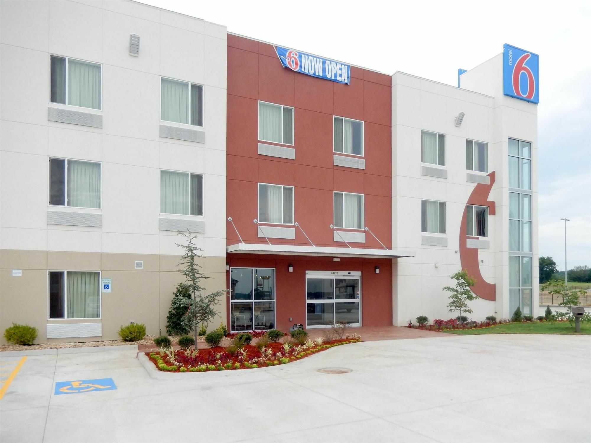 6 Tulsa, Ok Hotel 2*