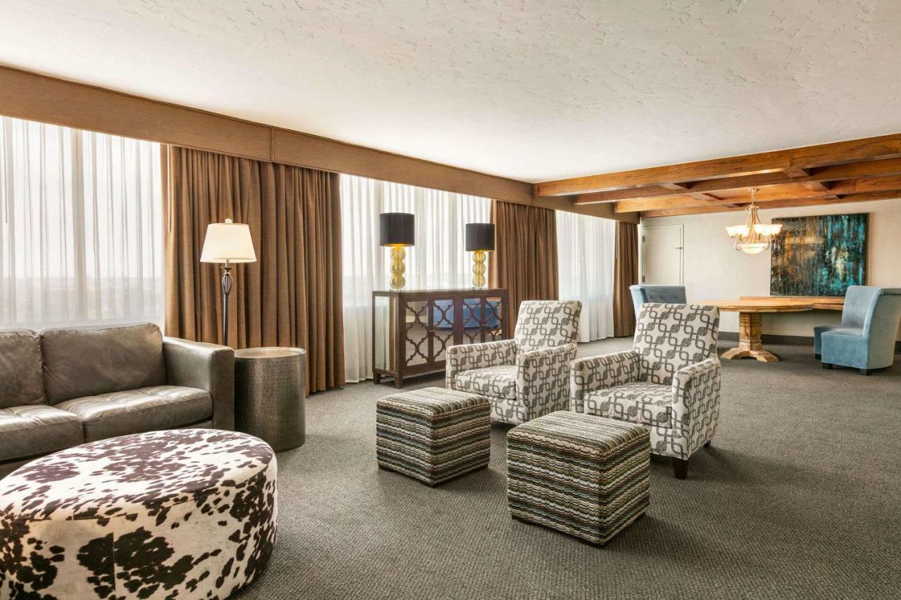 Wyndham Hotel