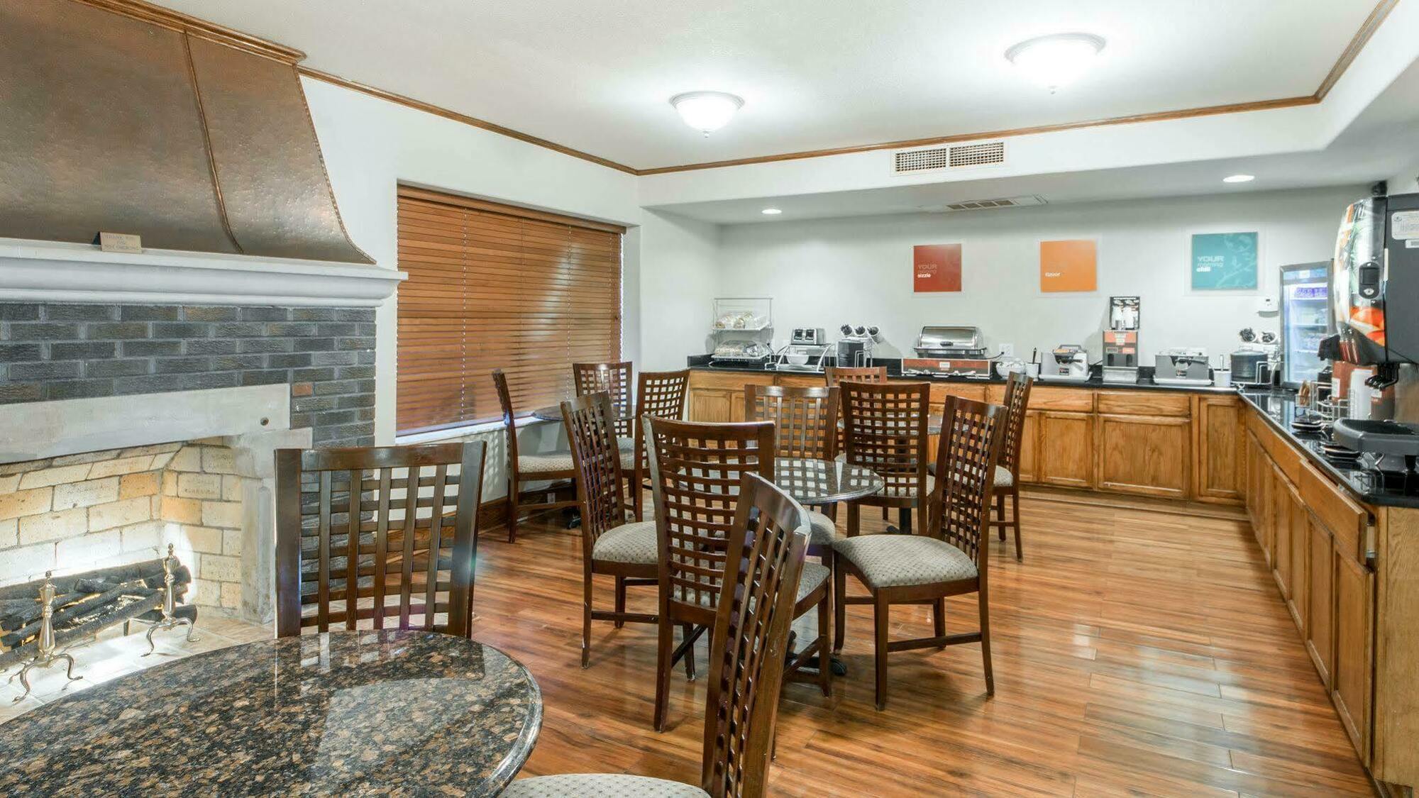 Inn Quality Tulsa-downtown West 3*