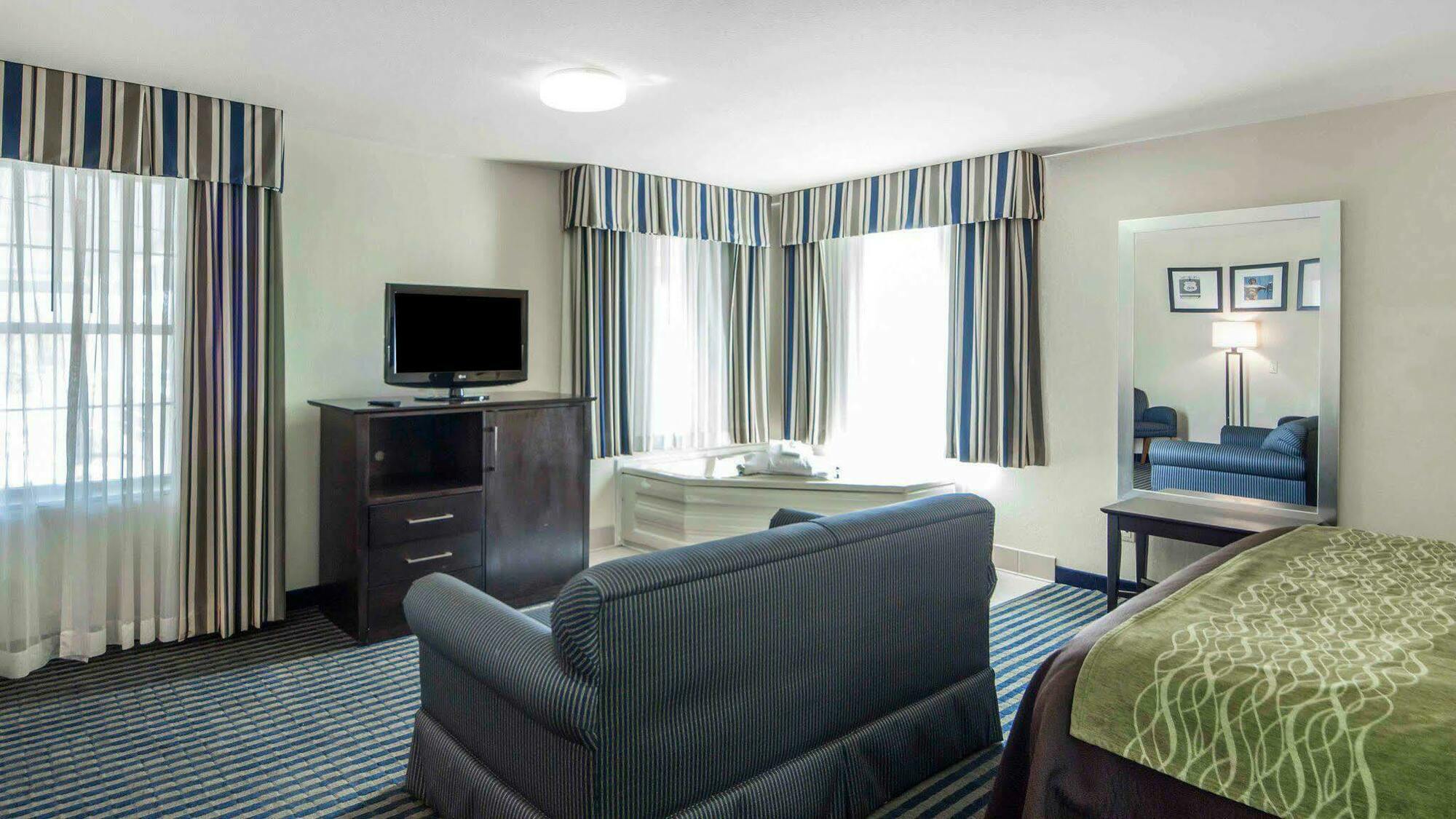 Inn Quality Tulsa-downtown West 3*