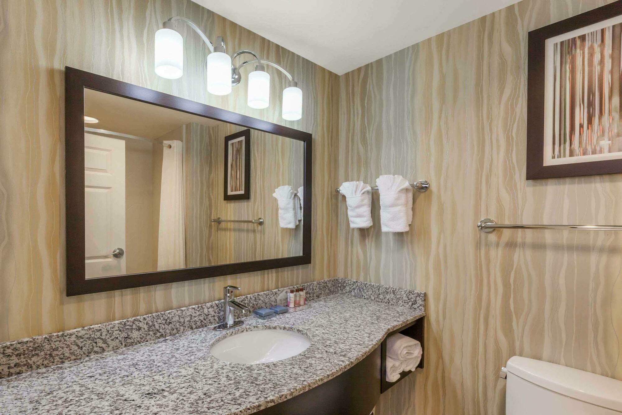 La Quinta & By Wyndham Midtown Hotel