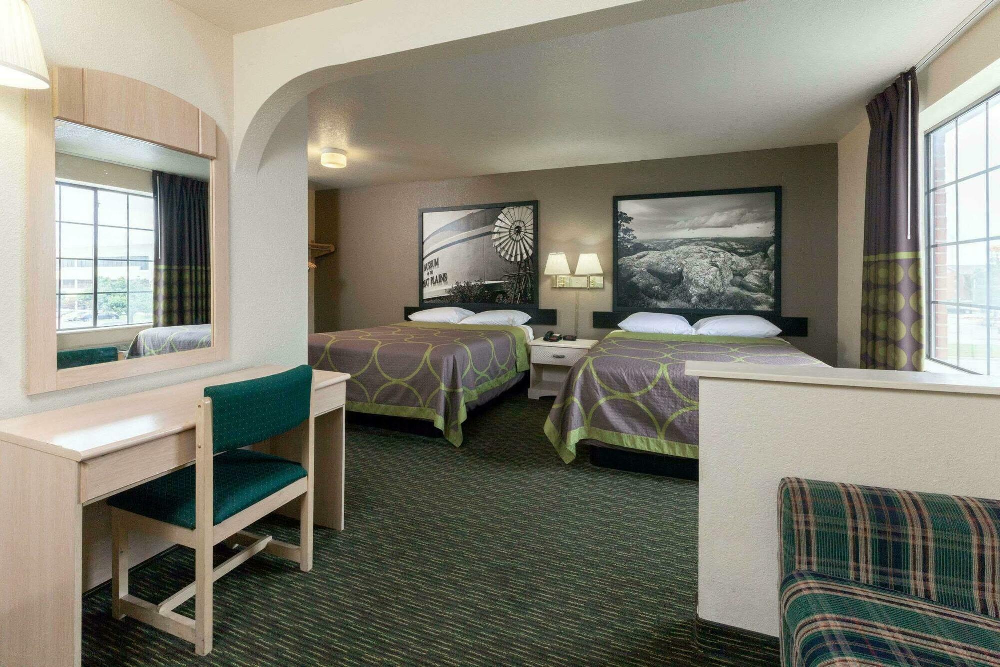 Super 8 By Wyndham Tulsa/downtown/east 2* Tulsa