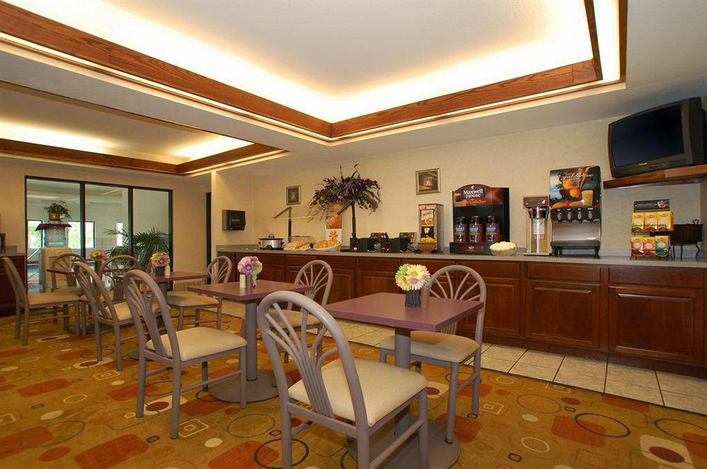 Sleep & I-44 Hotel 3*