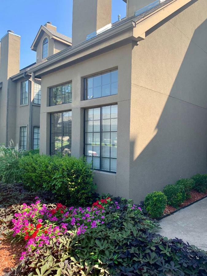 Silver Sands Luxury Living Tulsa