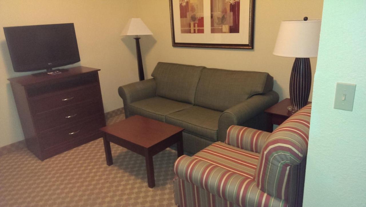 Hotel Country & By Radisson, Tulsa, Ok