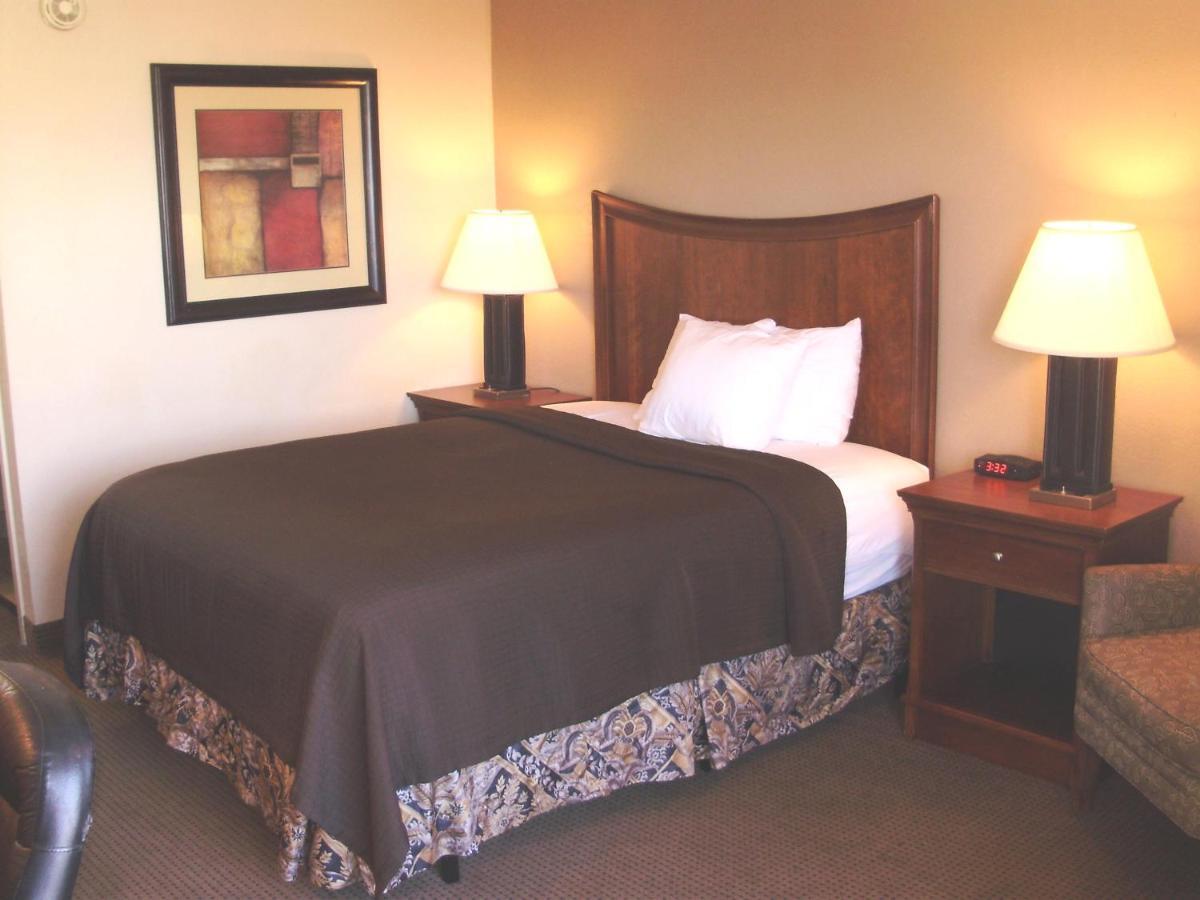 Motel Trade Winds