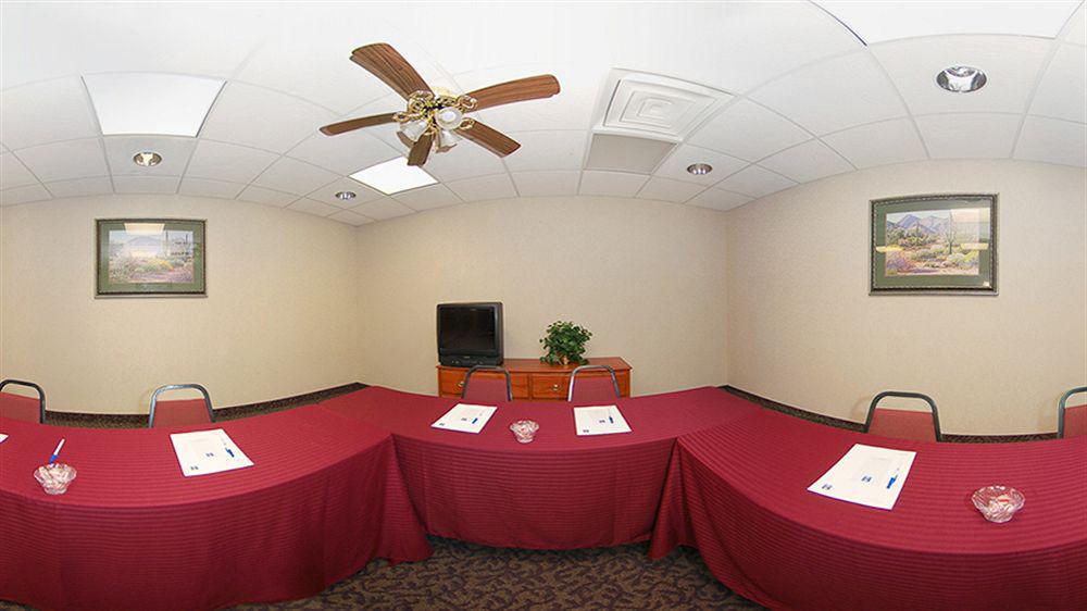 Econo Airport Hotel 2*