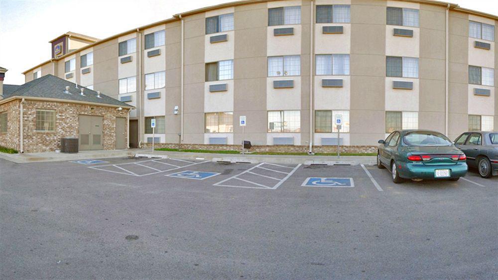 Western & Hotel 3*