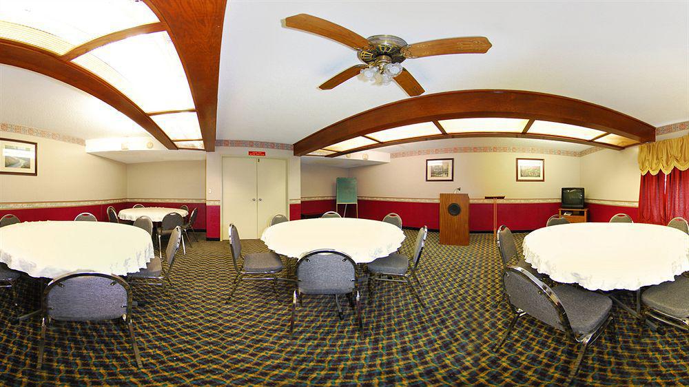 Days By Wyndham Southern Hills/oru Tulsa