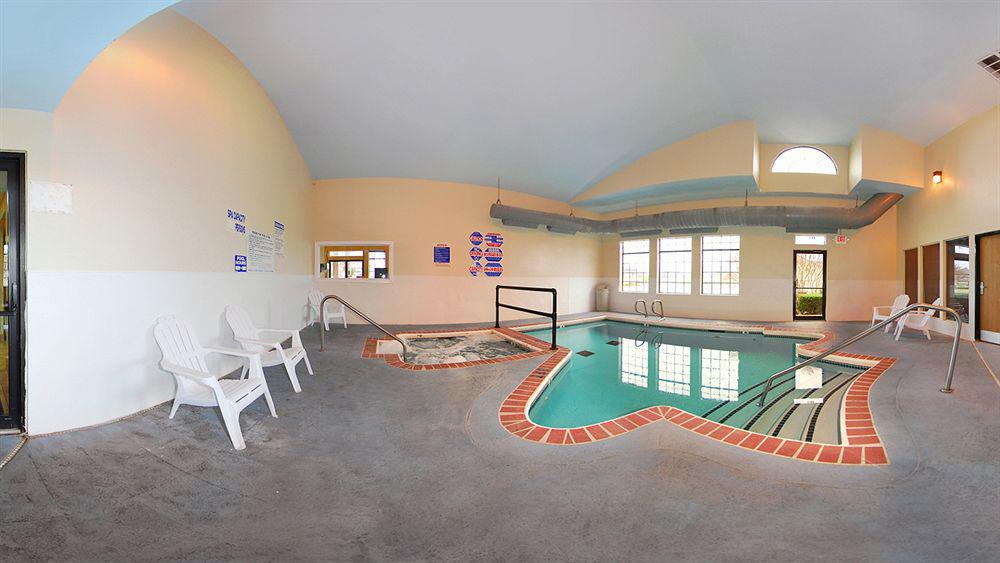 Super 8 By Wyndham Tulsa/downtown/east Hotel 2*