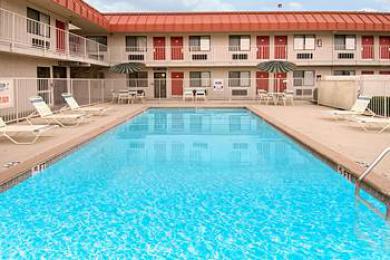 Hotel Super 8 By Wyndham 2*