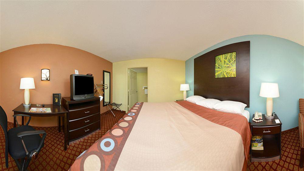 Super 8 By Wyndham Hotel