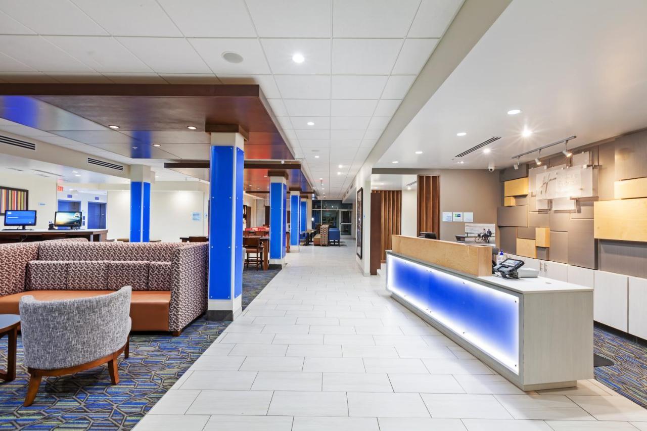 Hotel Express & South - Woodland Hills By Ihg 3*