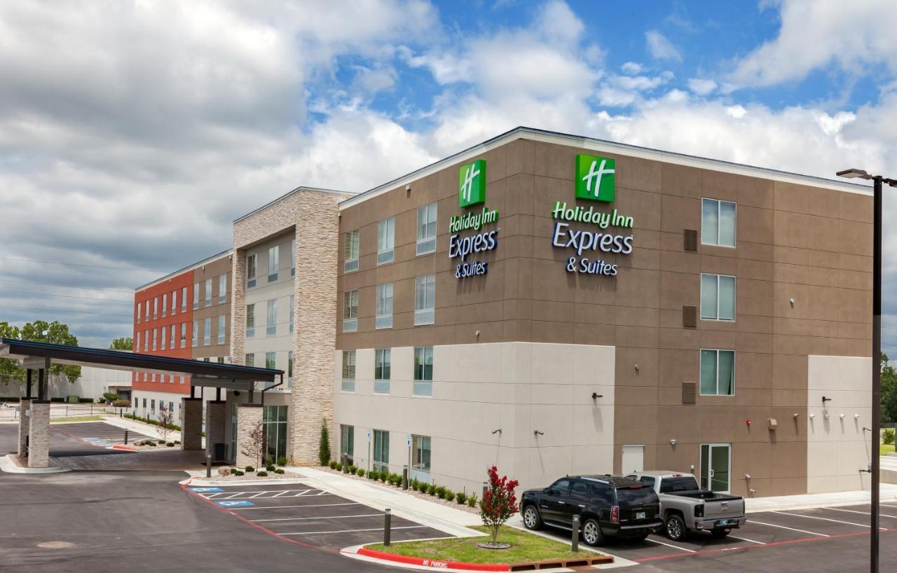 Express & South - Woodland Hills By Ihg 3*