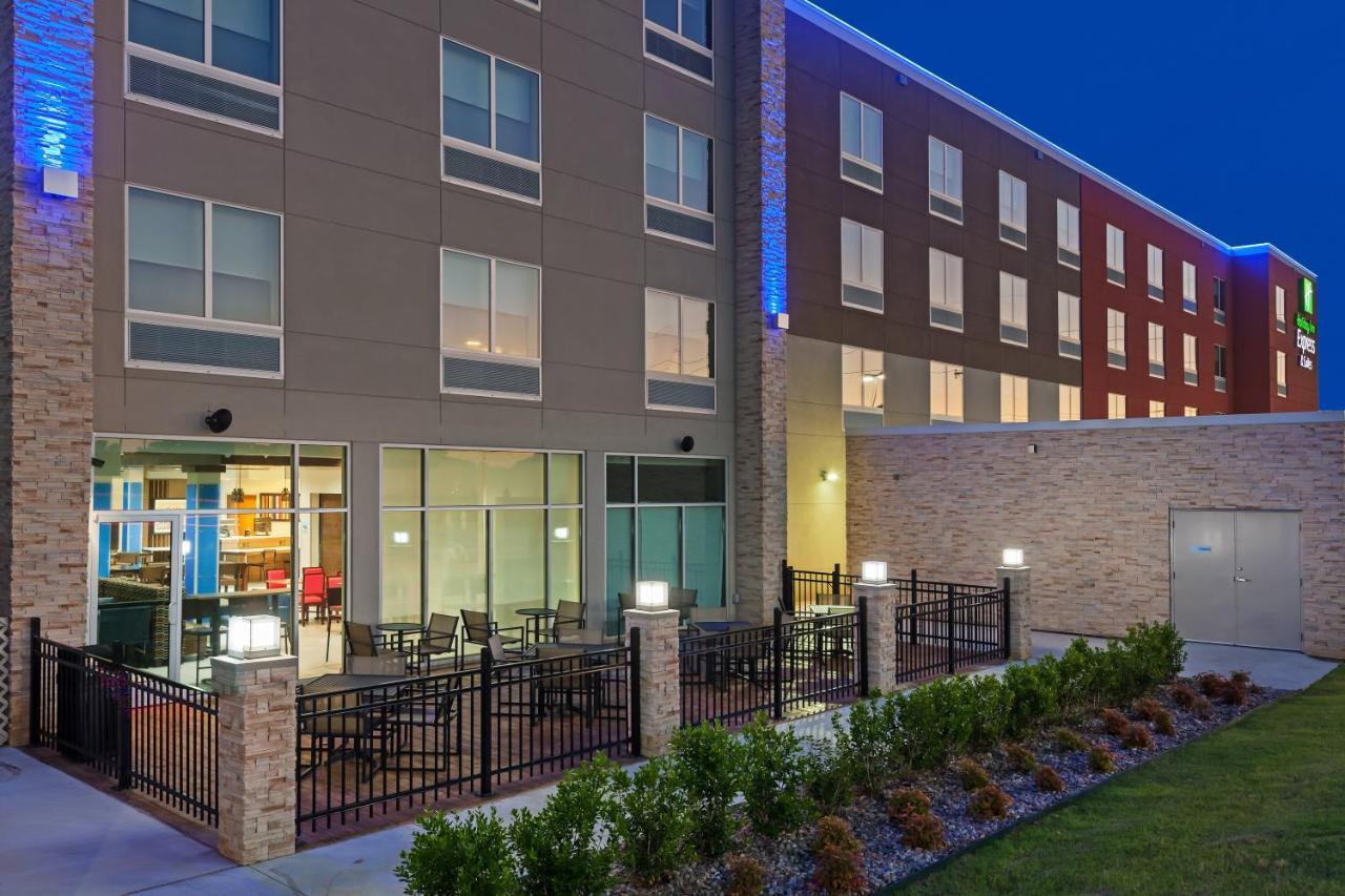 Hotel Express & South - Woodland Hills By Ihg