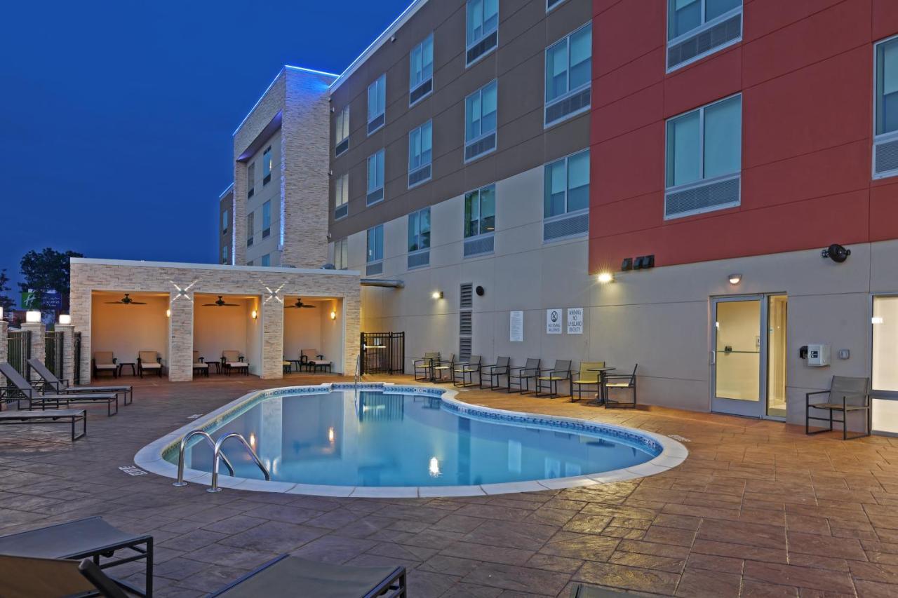 Hotel Express & South - Woodland Hills By Ihg 3*