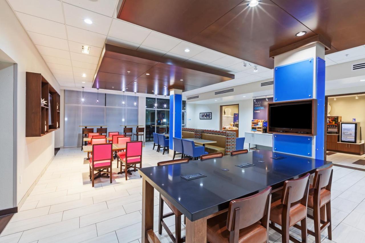 Hotel Express & South - Woodland Hills By Ihg