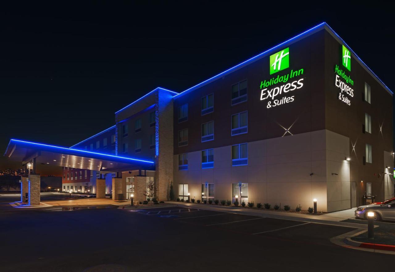 Express & South - Woodland Hills By Ihg 3*