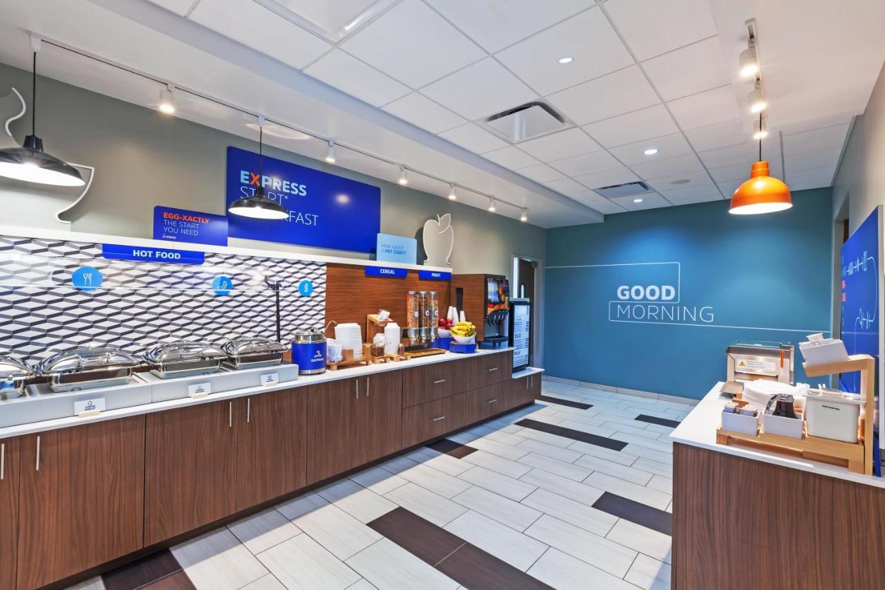 Express & South - Woodland Hills By Ihg Hotel