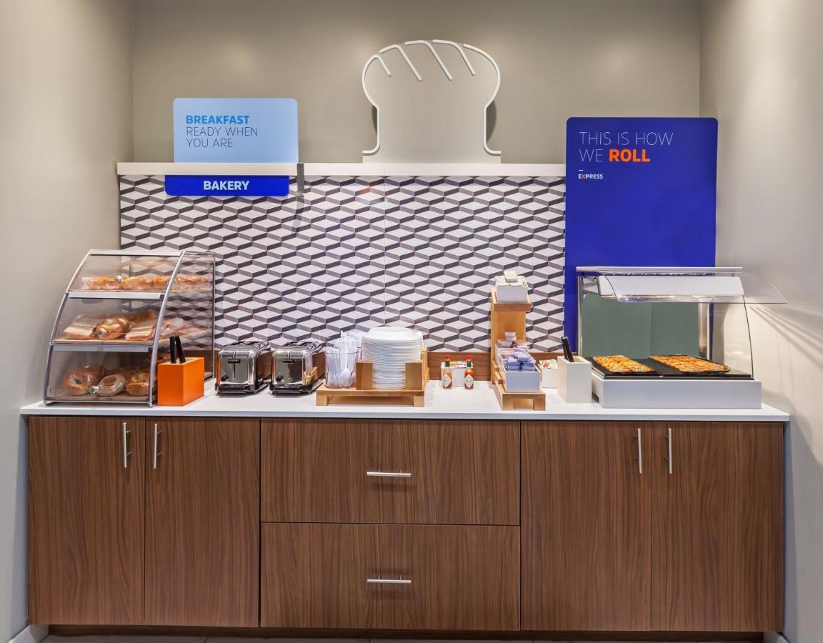 Express & South - Woodland Hills By Ihg Hotel Tulsa