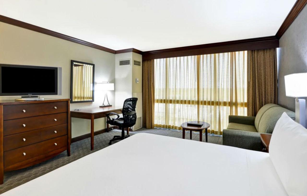 Crowne Plaza Southern Hills Tulsa