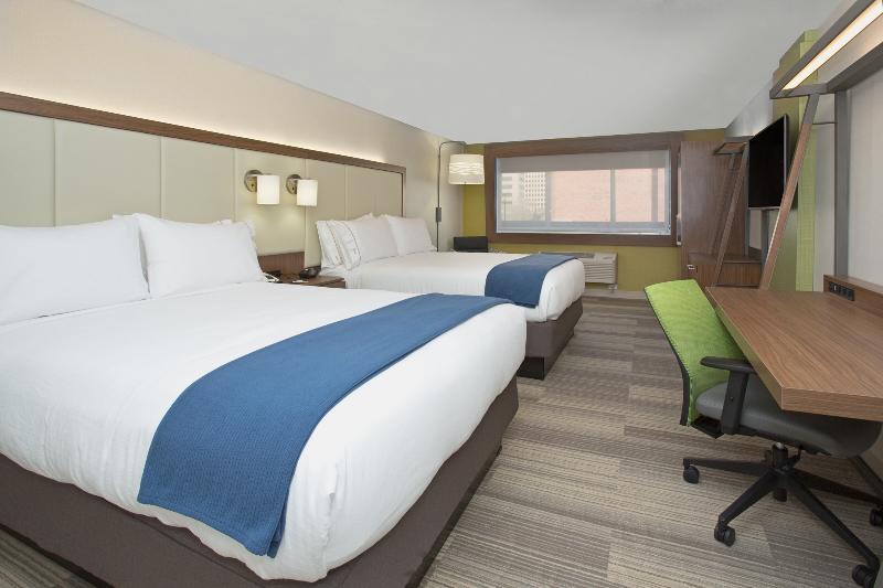 Express & South - Woodland Hills By Ihg