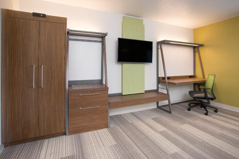 Hotel Express & South - Woodland Hills By Ihg 3*