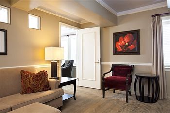 Hotel Ambassador Tulsa, Autograph Collection 4*