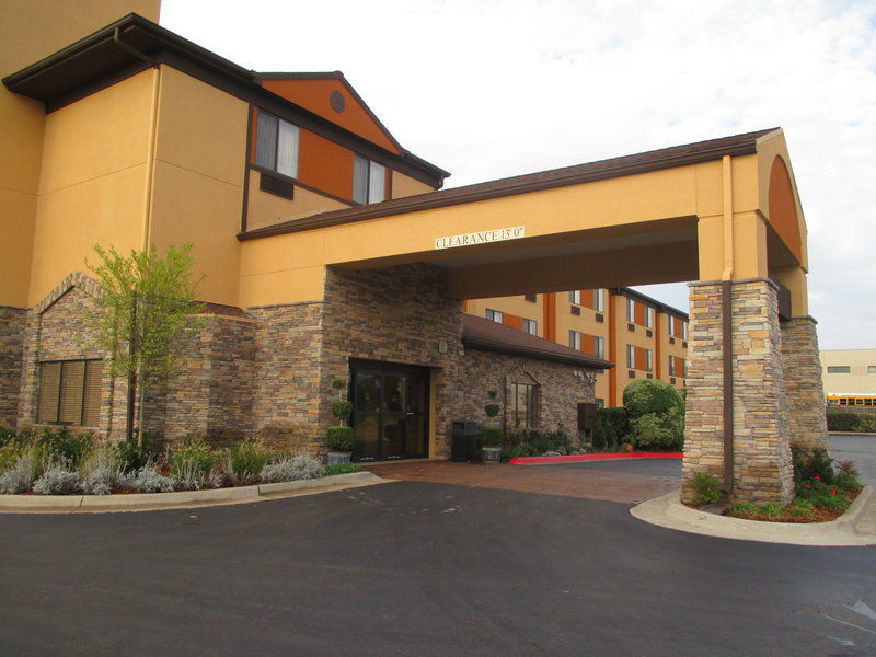 Western Woodland Hills And Hotel