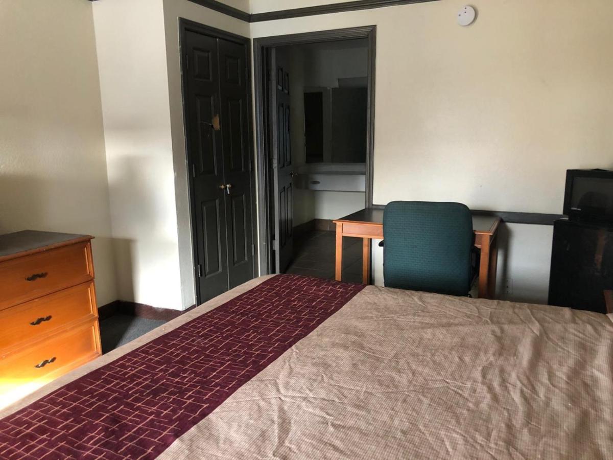Airport And Hotel *