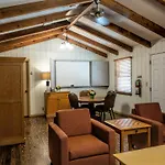 Postoak Lodge And Retreat
