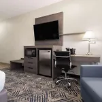 La Quinta by Wyndham Tulsa Airport / Expo Square
