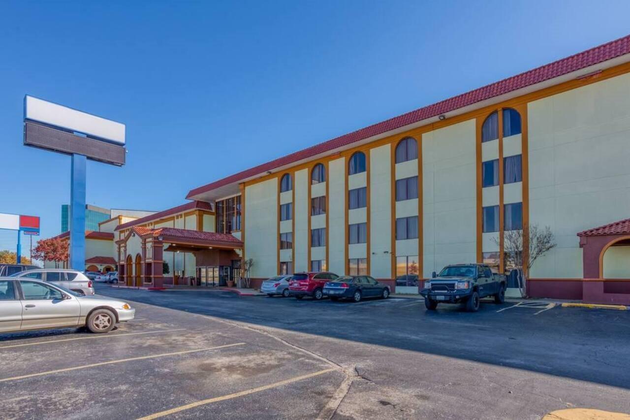 Hotel Oyo I-44 Midtown 2*