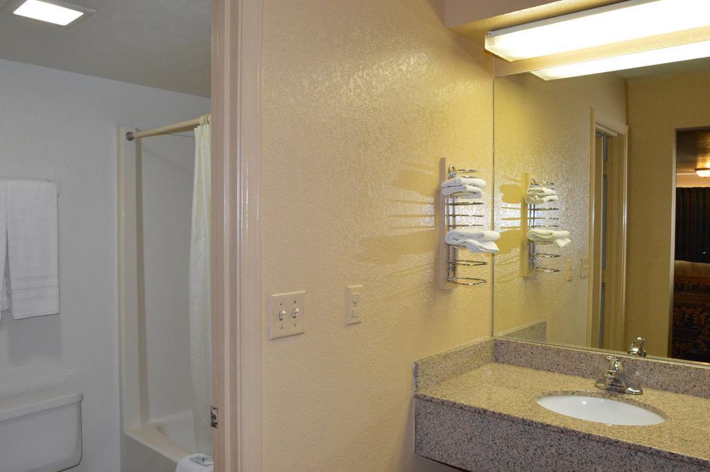 Delux Motel