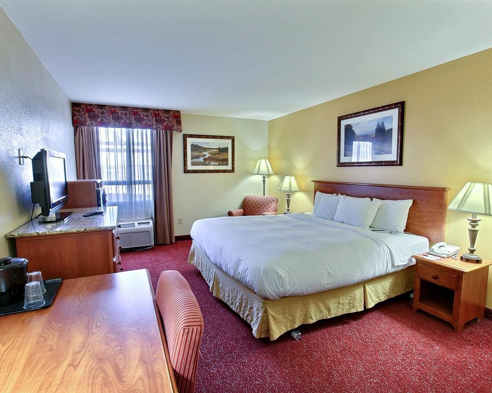 Clarion International Airport 3*