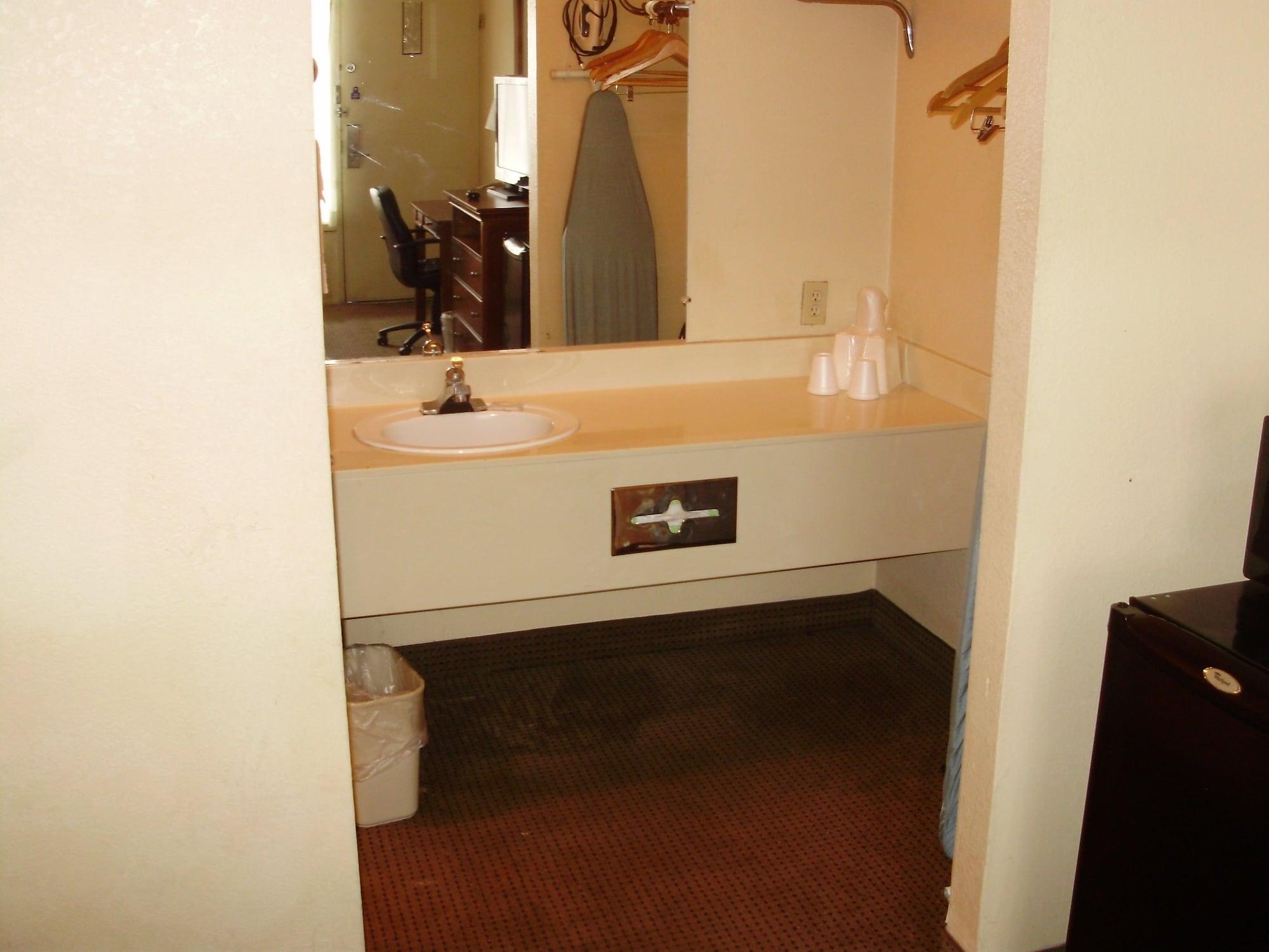 Motel Trade Winds 3*