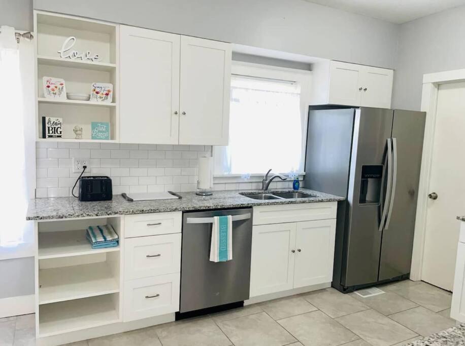 Cherry Street Luxury- Shopping-dining-by Downtown And Hospitals Tulsa