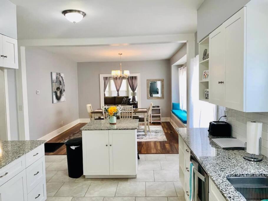 Cherry Street Luxury- Shopping-dining-by Downtown And Hospitals Tulsa