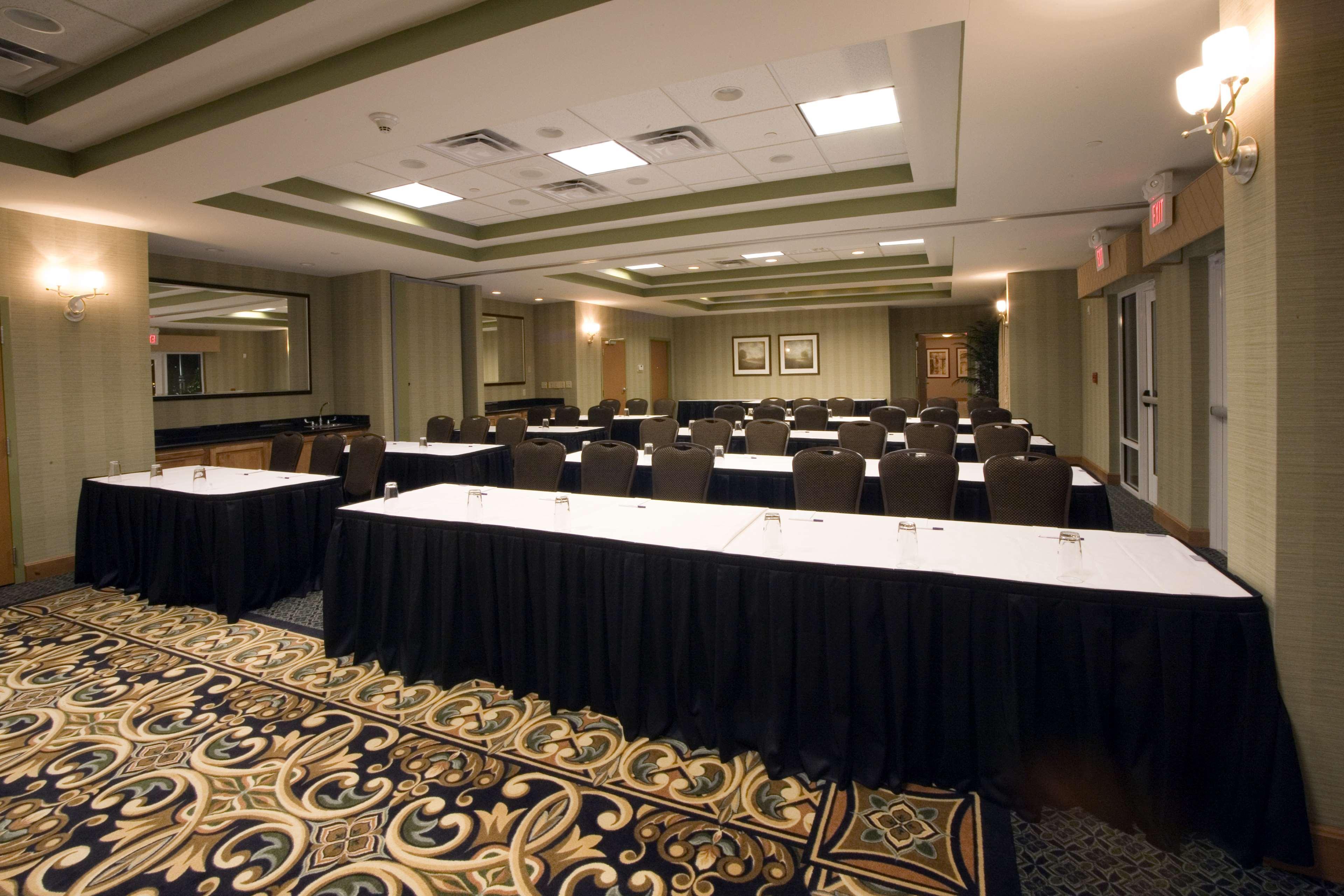 Hilton Garden South 3*